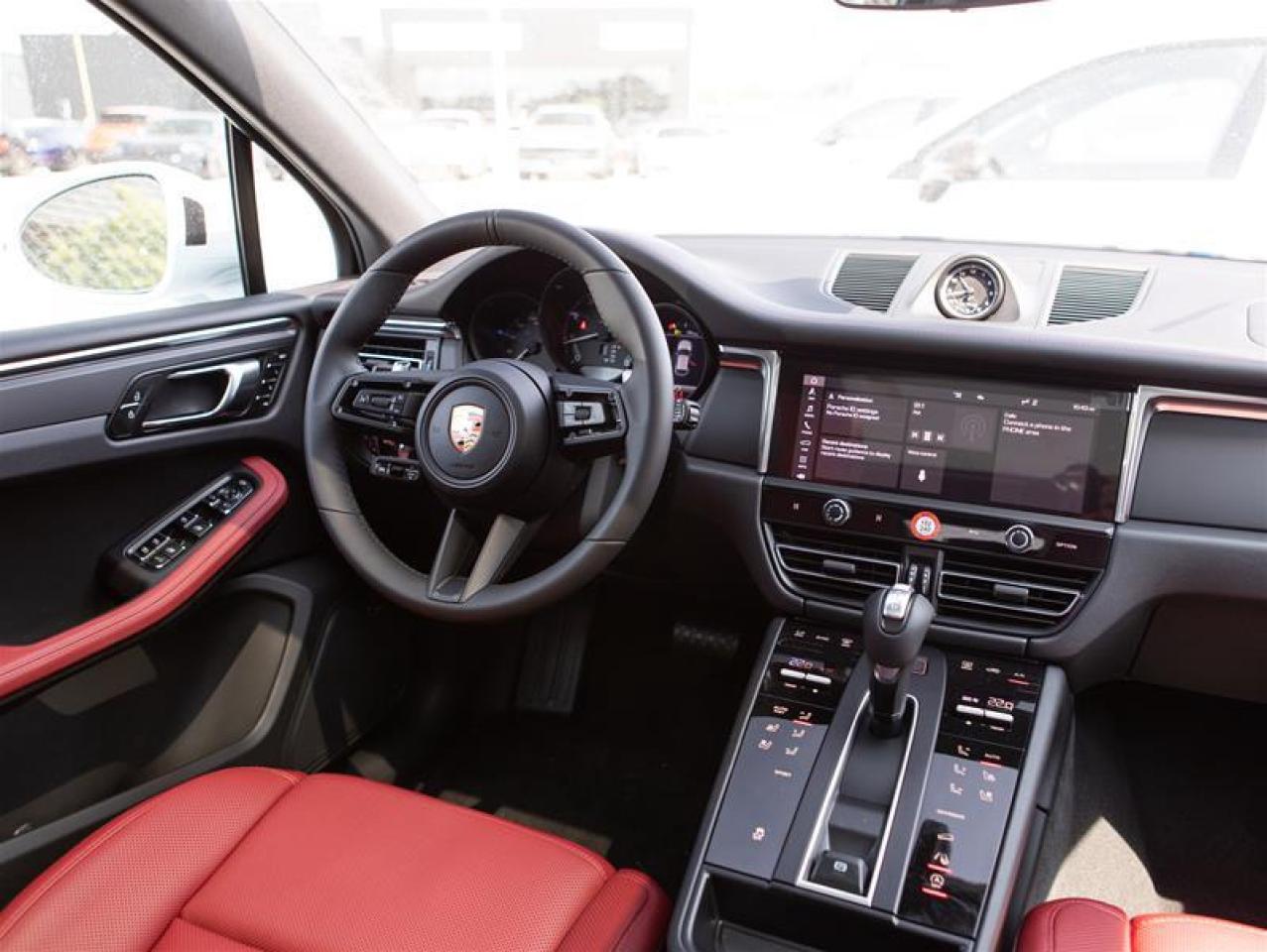 2025 Porsche Macan AWD Photo