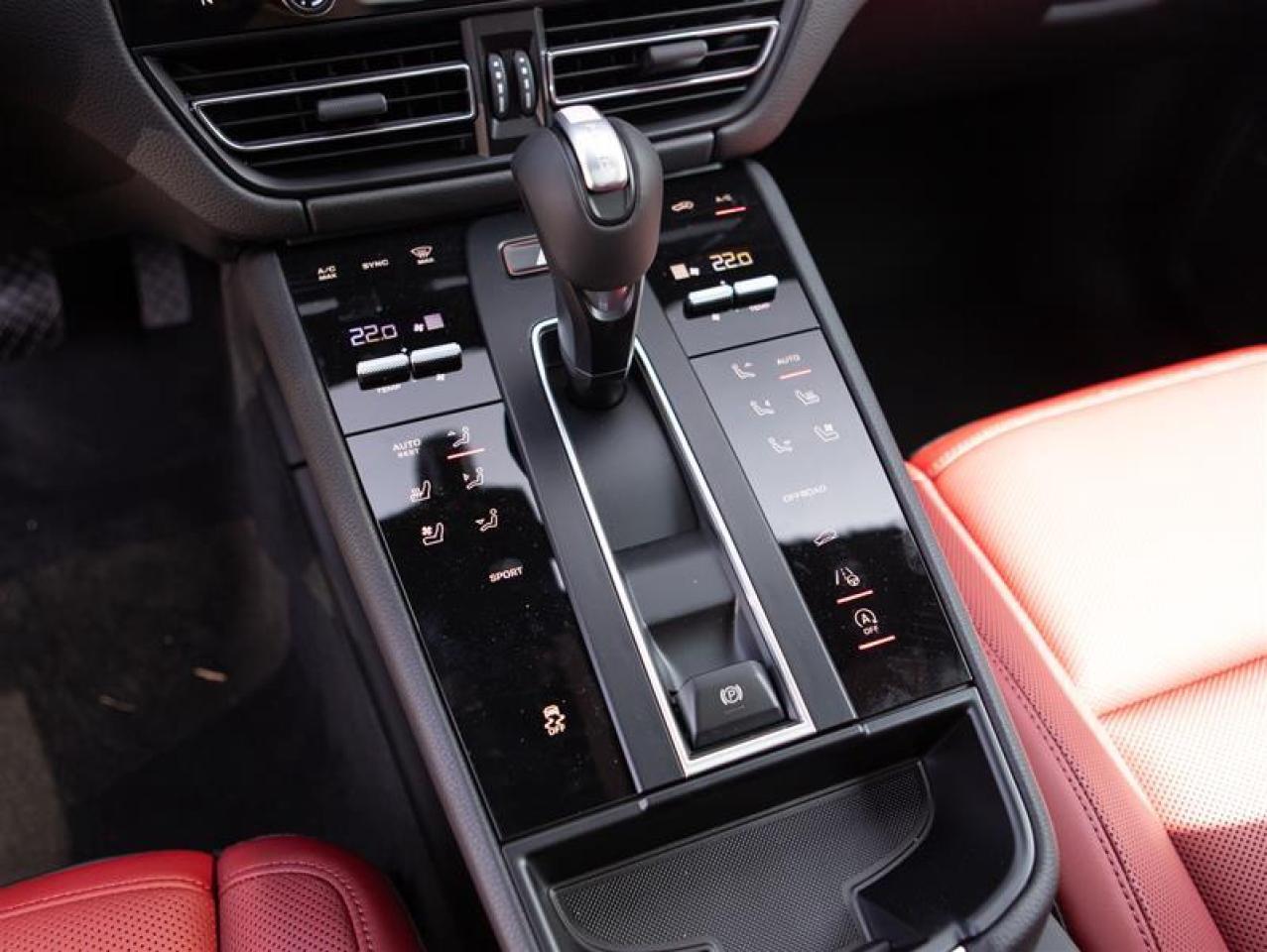 2025 Porsche Macan AWD Photo