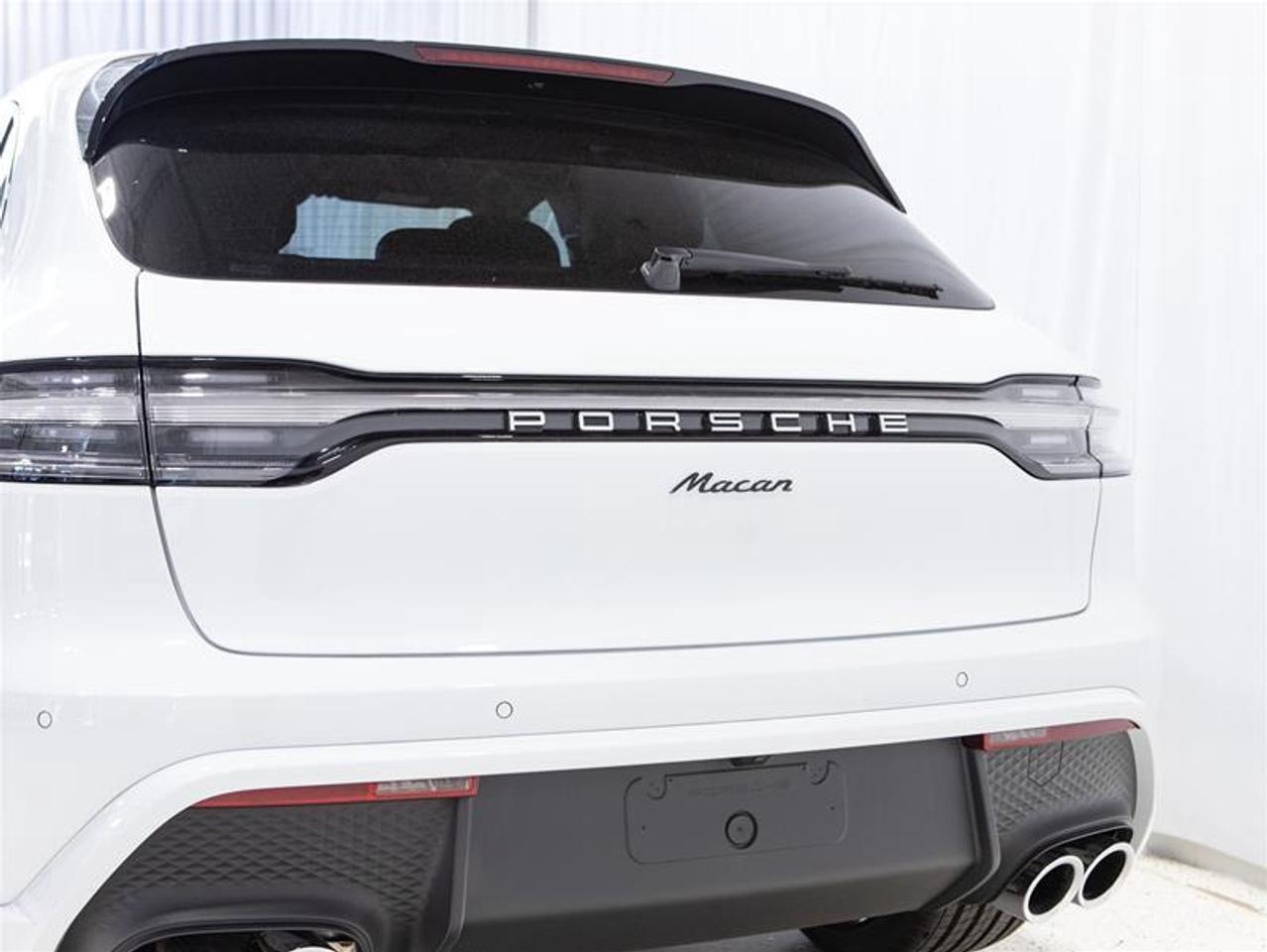 2025 Porsche Macan AWD Photo