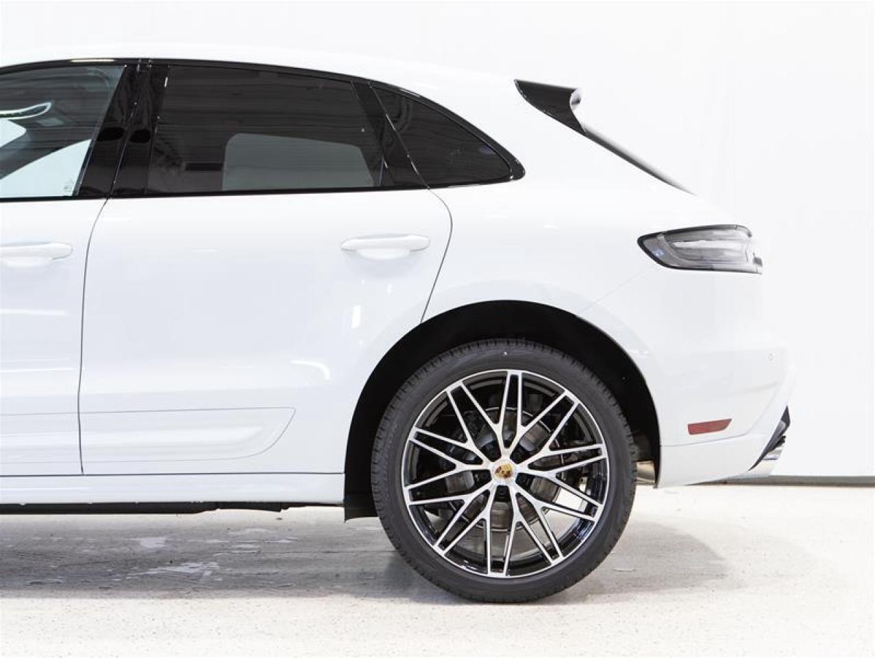 2026 Porsche Macan AWD Photo