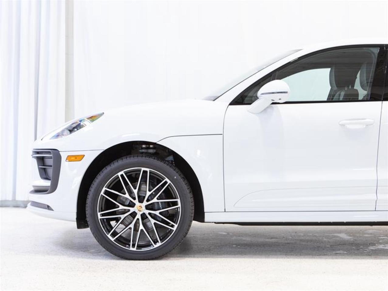 2026 Porsche Macan AWD Photo