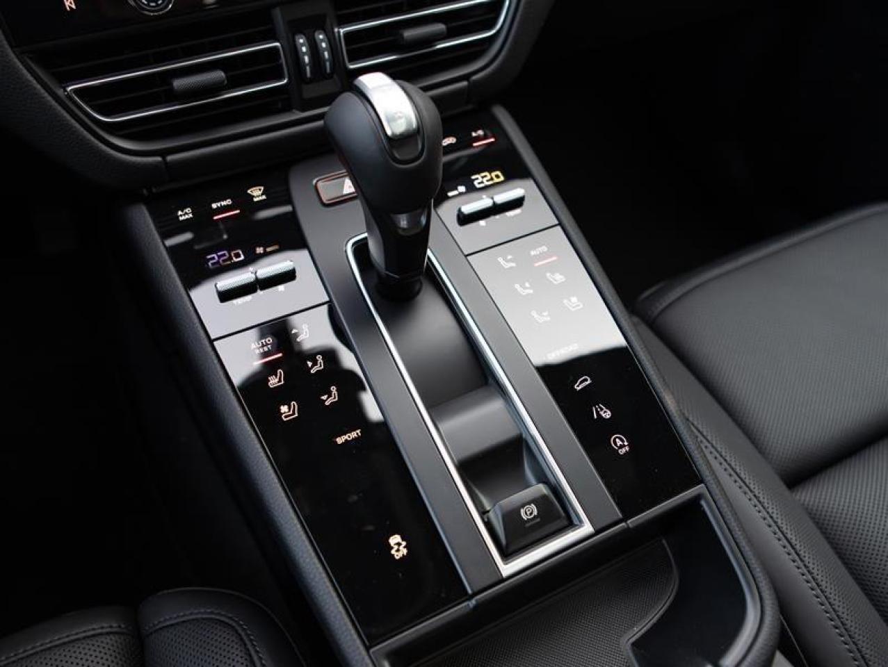 2026 Porsche Macan AWD Photo