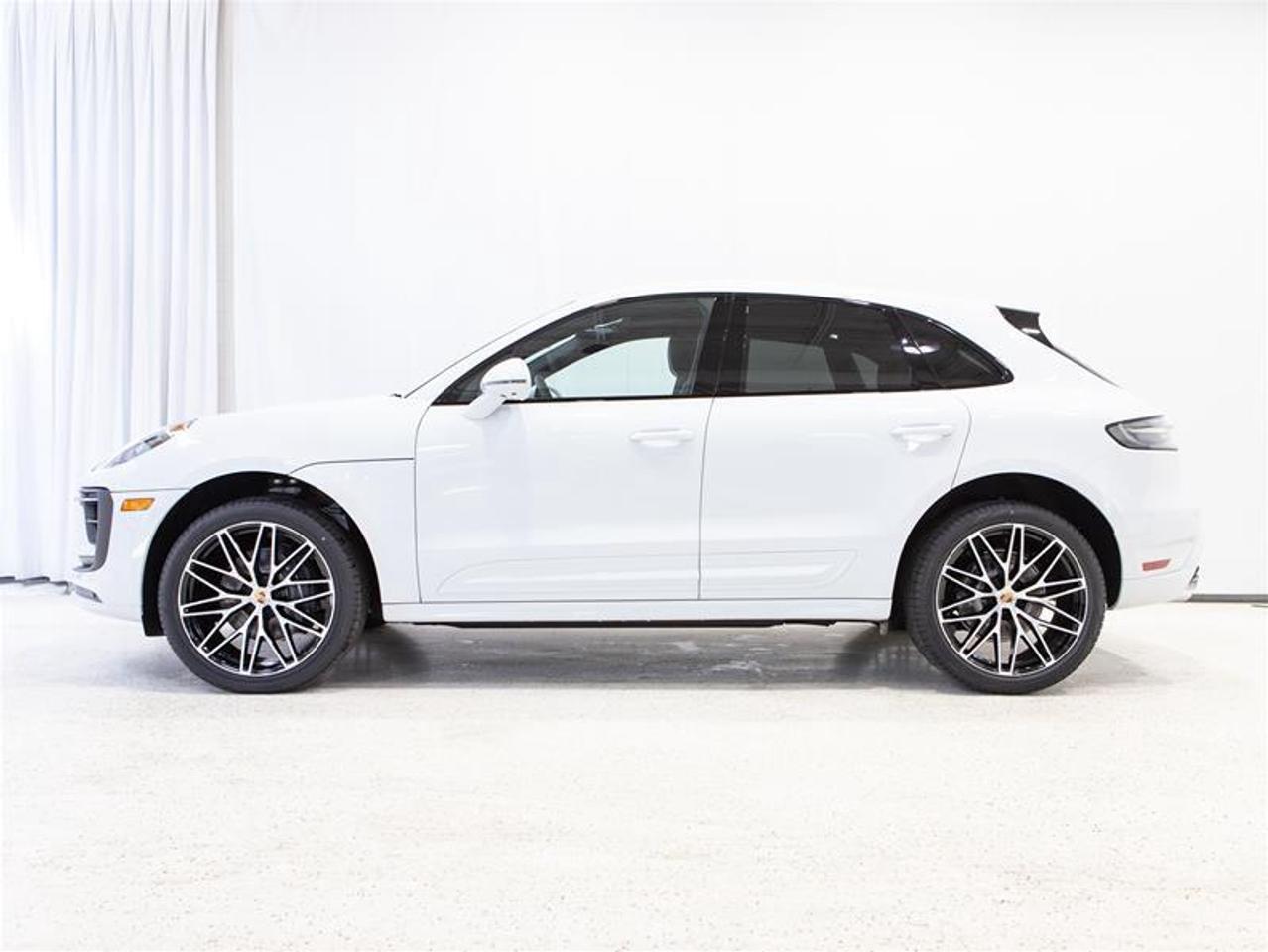 2026 Porsche Macan AWD Photo