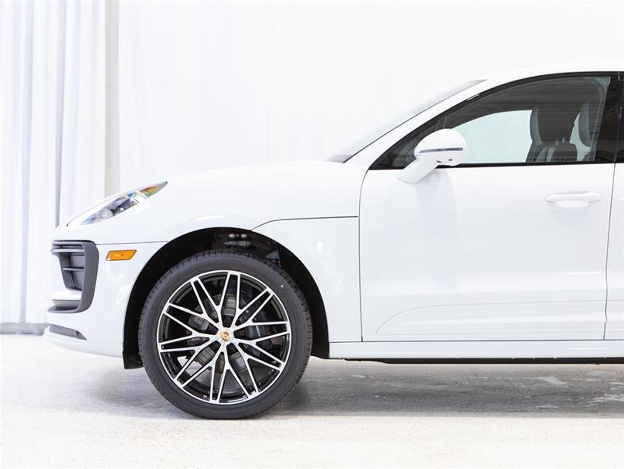 2026 Porsche Macan AWD Photo