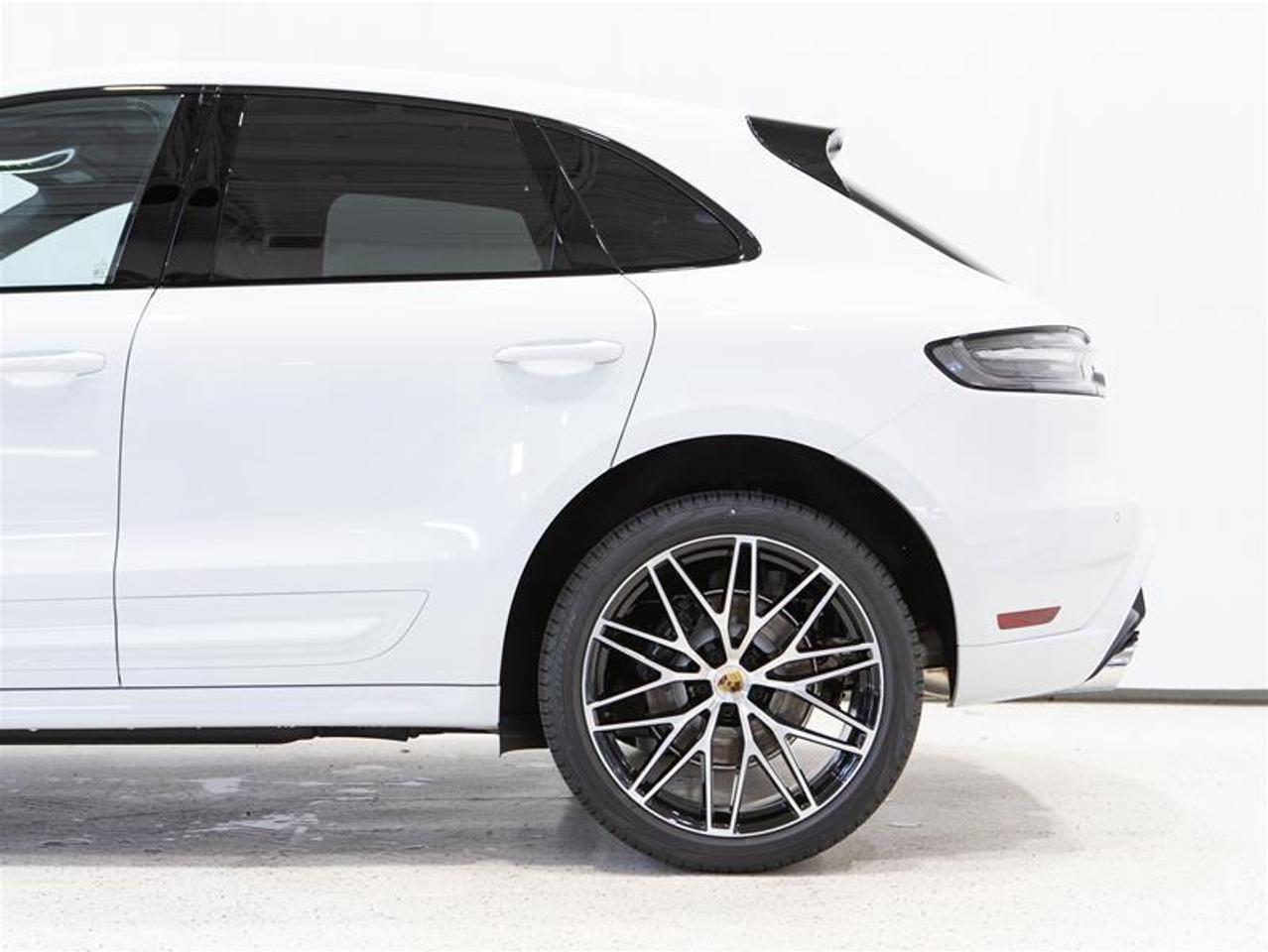 2026 Porsche Macan AWD Photo