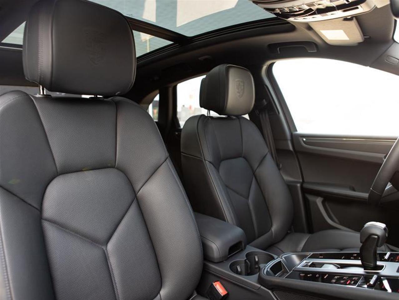 2026 Porsche Macan AWD Photo