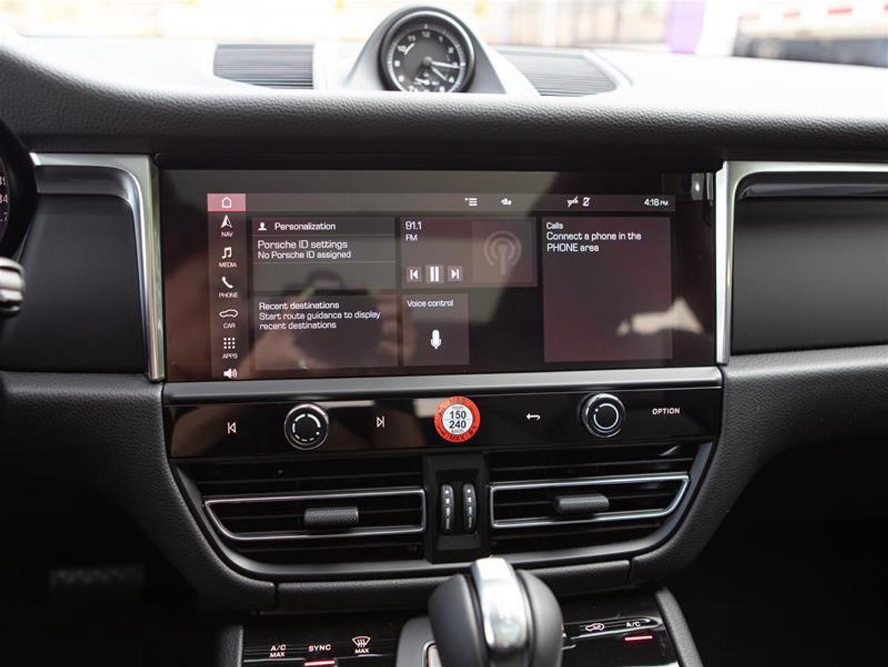 2026 Porsche Macan AWD Photo