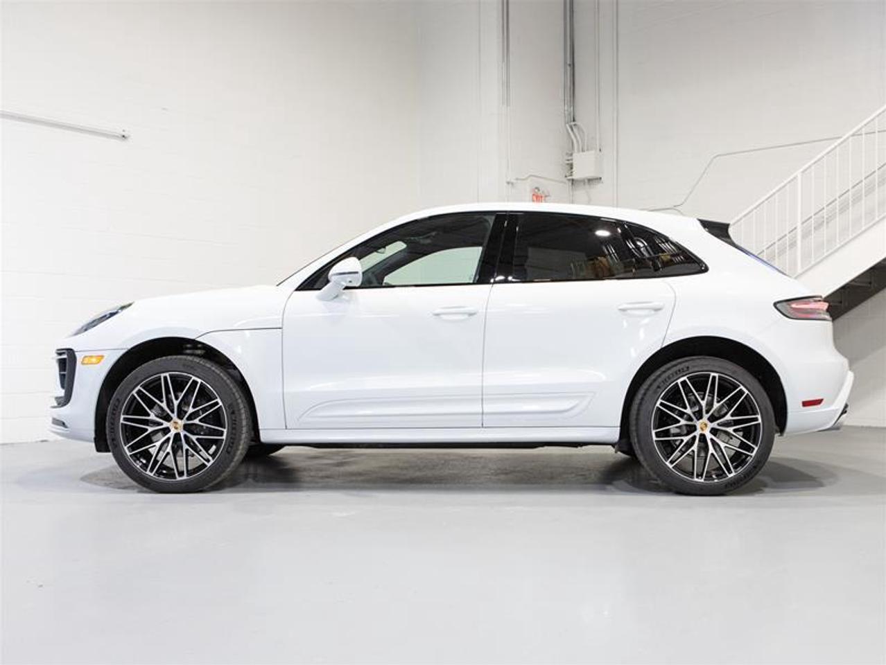 2026 Porsche Macan AWD Photo4
