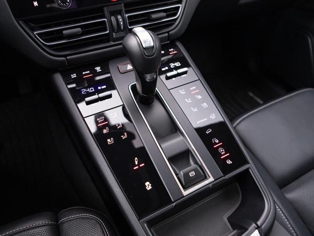 2024 Porsche Macan T AWD Photo