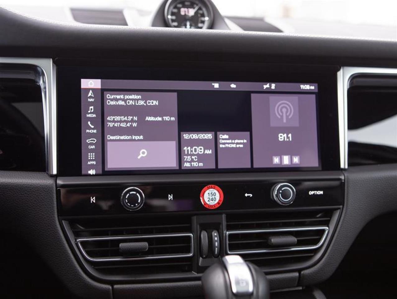 2024 Porsche Macan T AWD Photo