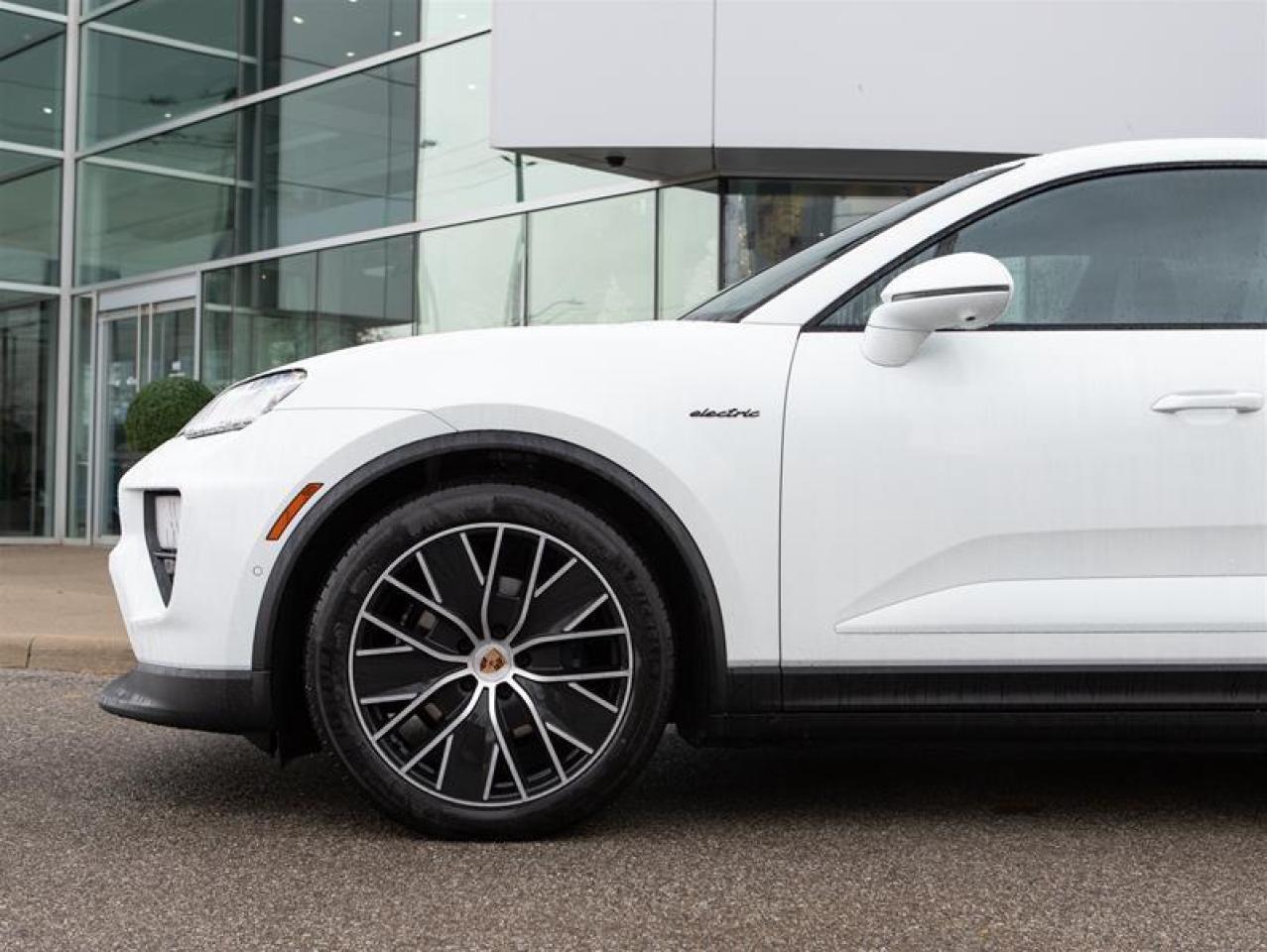 2024 Porsche Macan Electric 4 AWD Photo4