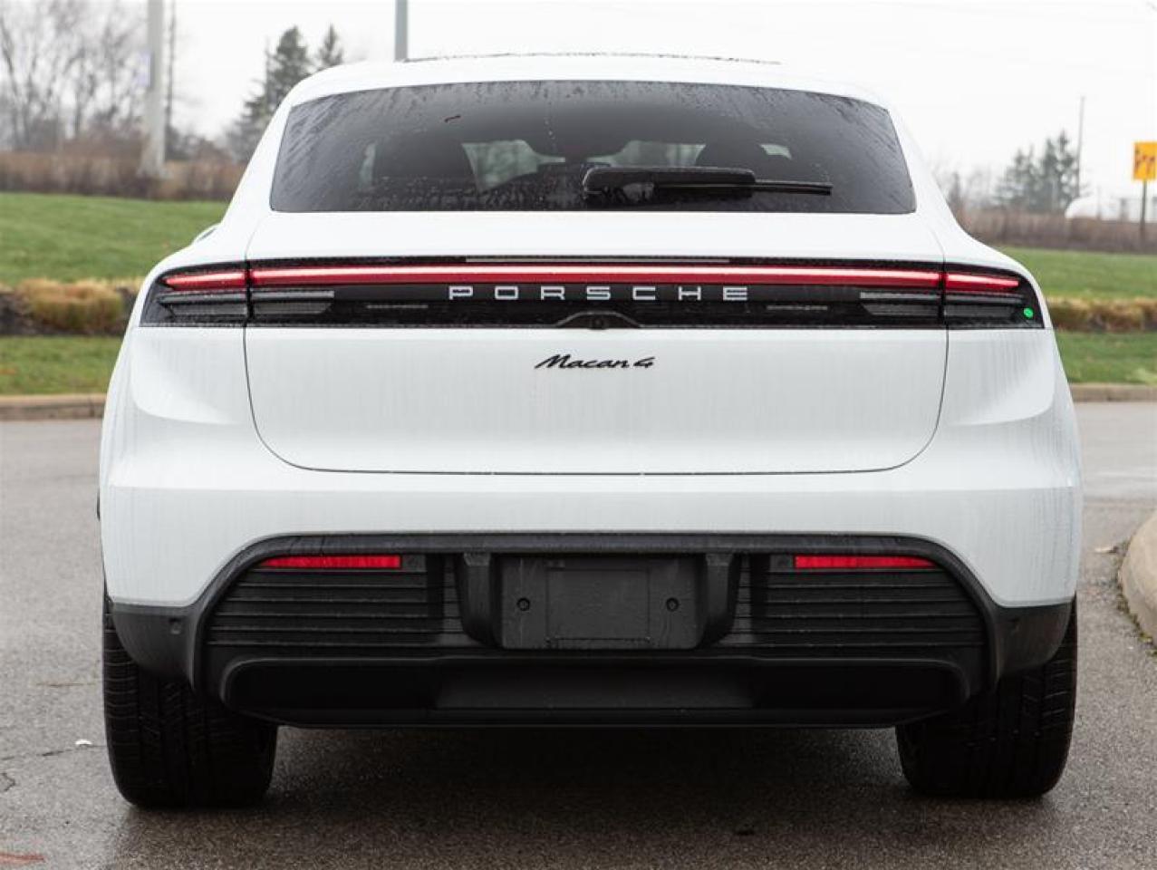 2024 Porsche Macan Electric 4 AWD Photo