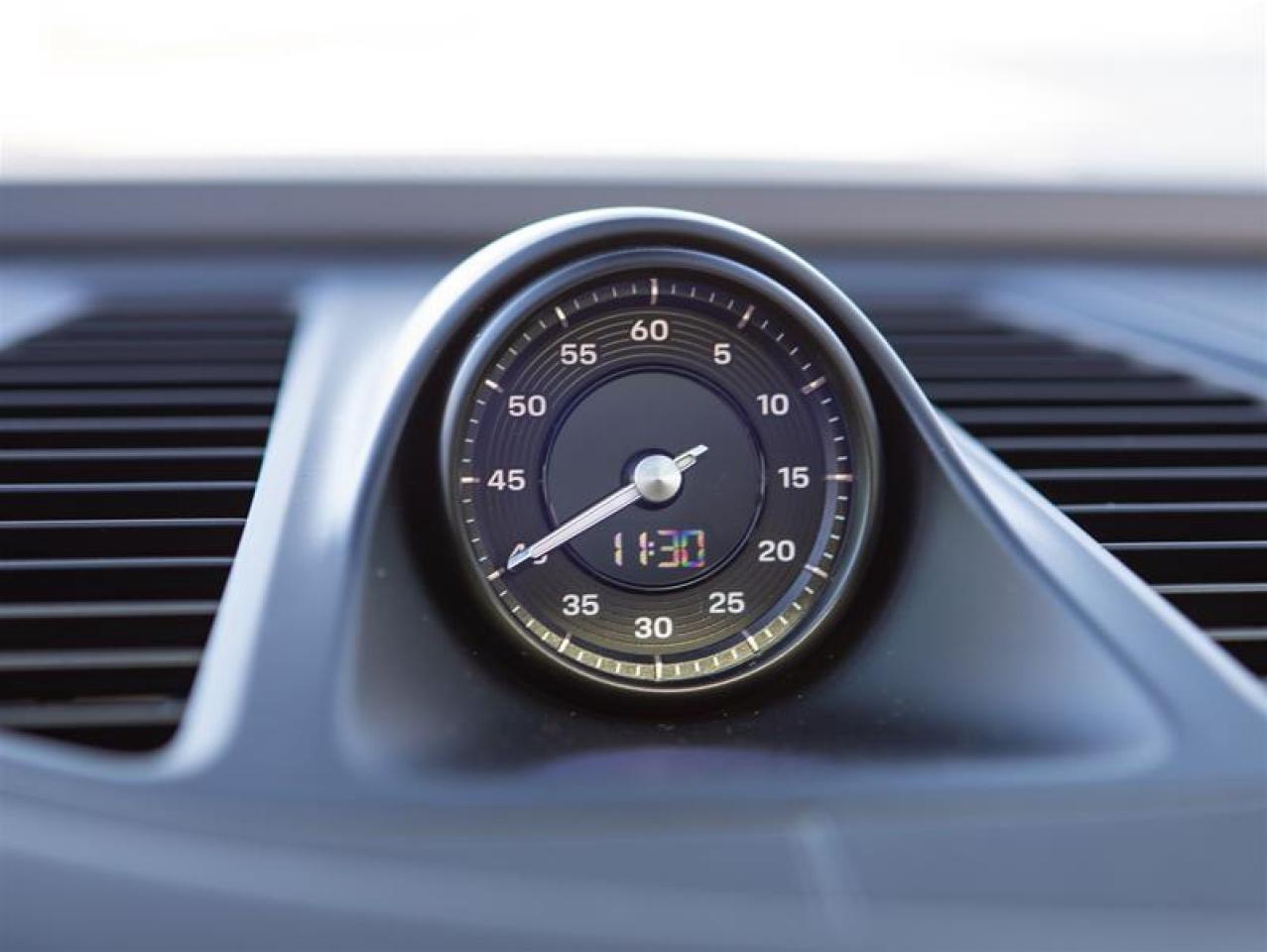 2024 Porsche Macan Electric 4 AWD Photo