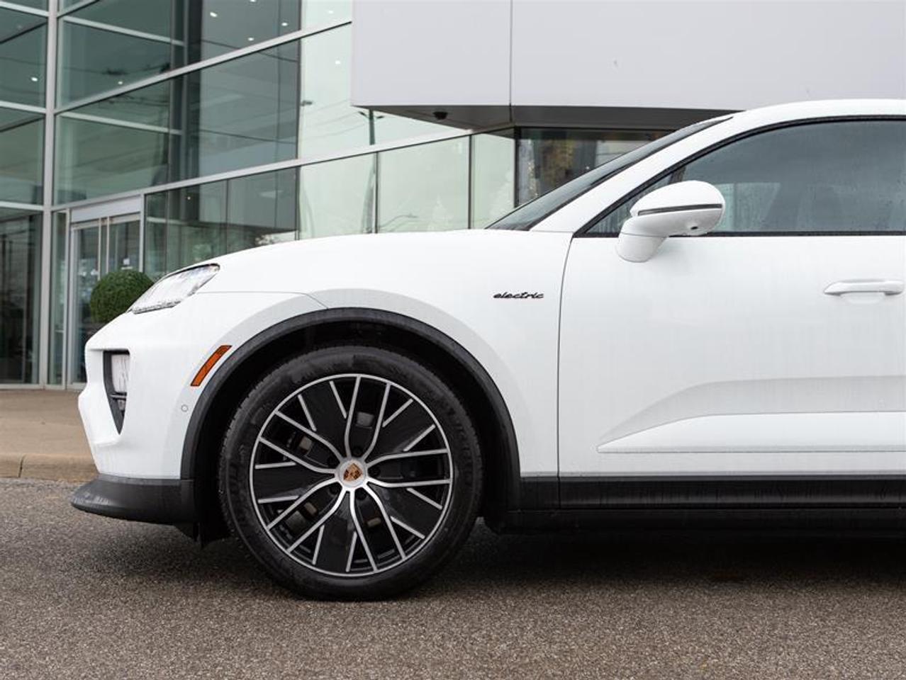 2024 Porsche Macan Electric 4 AWD Photo