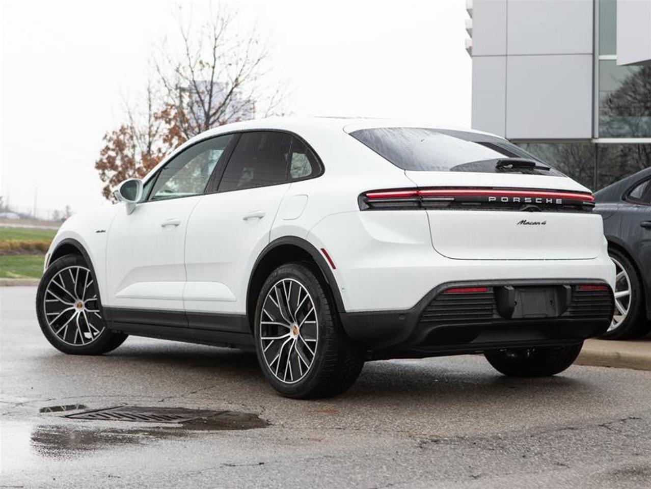 2024 Porsche Macan Electric 4 AWD Photo2