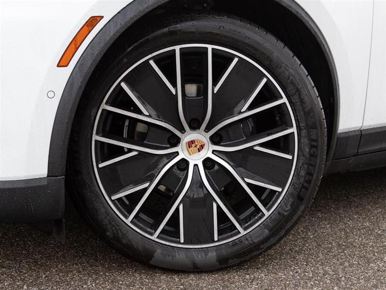 2024 Porsche Macan Electric 4 AWD Photo