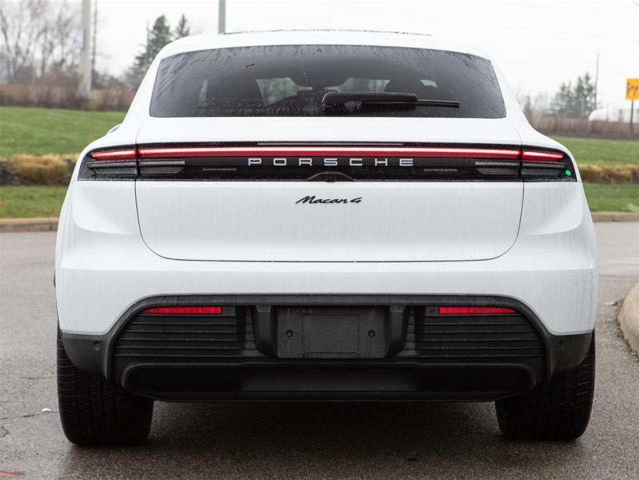 2024 Porsche Macan Electric 4 AWD Photo