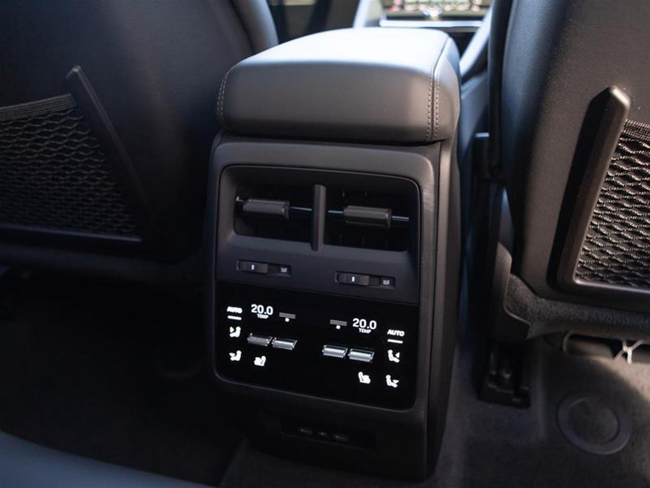 2024 Porsche Macan Electric 4 AWD Photo