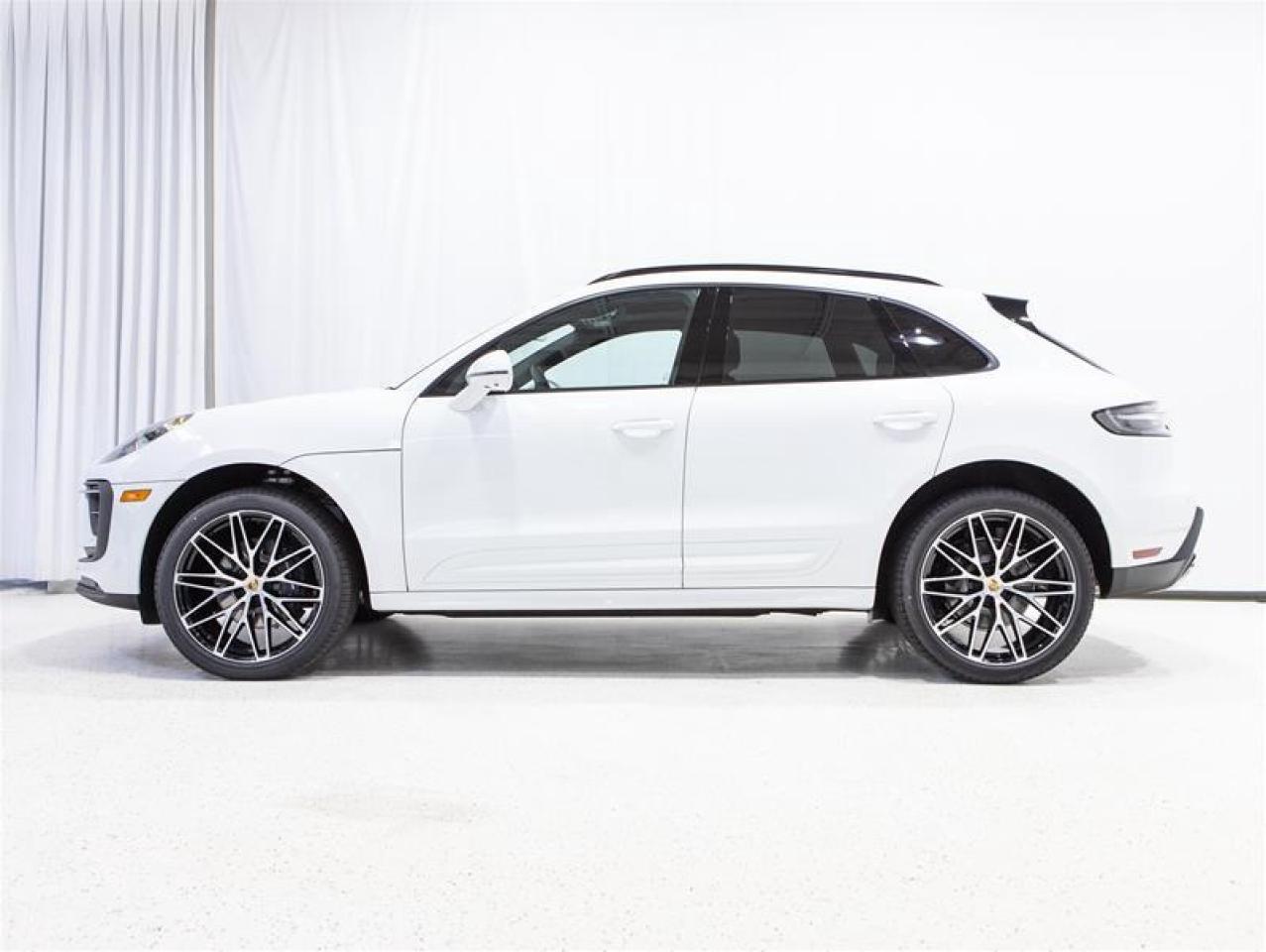 2025 Porsche Macan AWD Photo