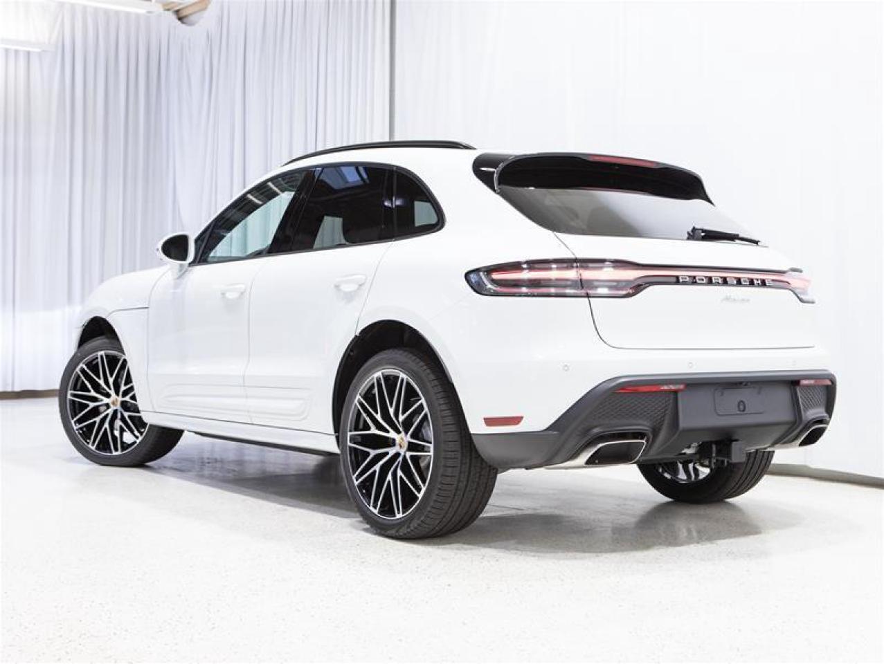 2025 Porsche Macan AWD Photo