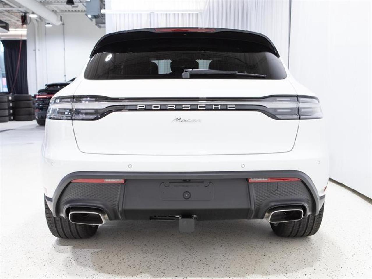 2025 Porsche Macan AWD Photo