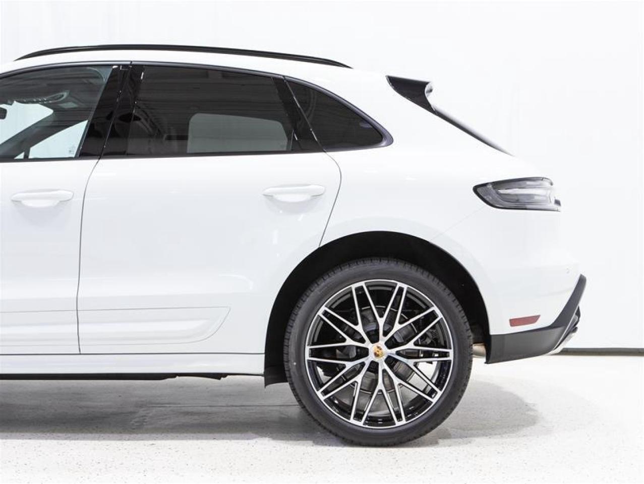 2025 Porsche Macan AWD Photo