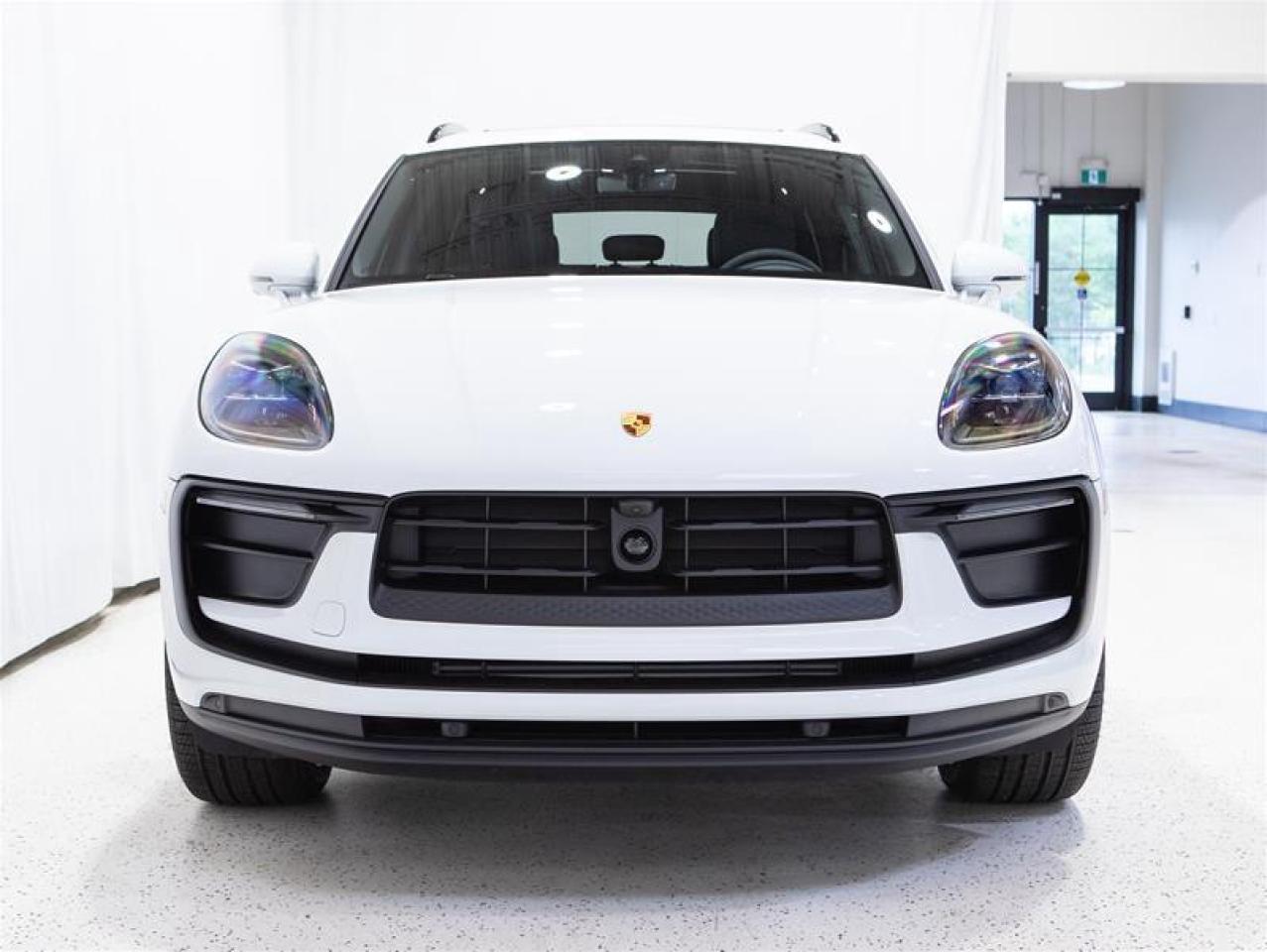 2025 Porsche Macan AWD Photo
