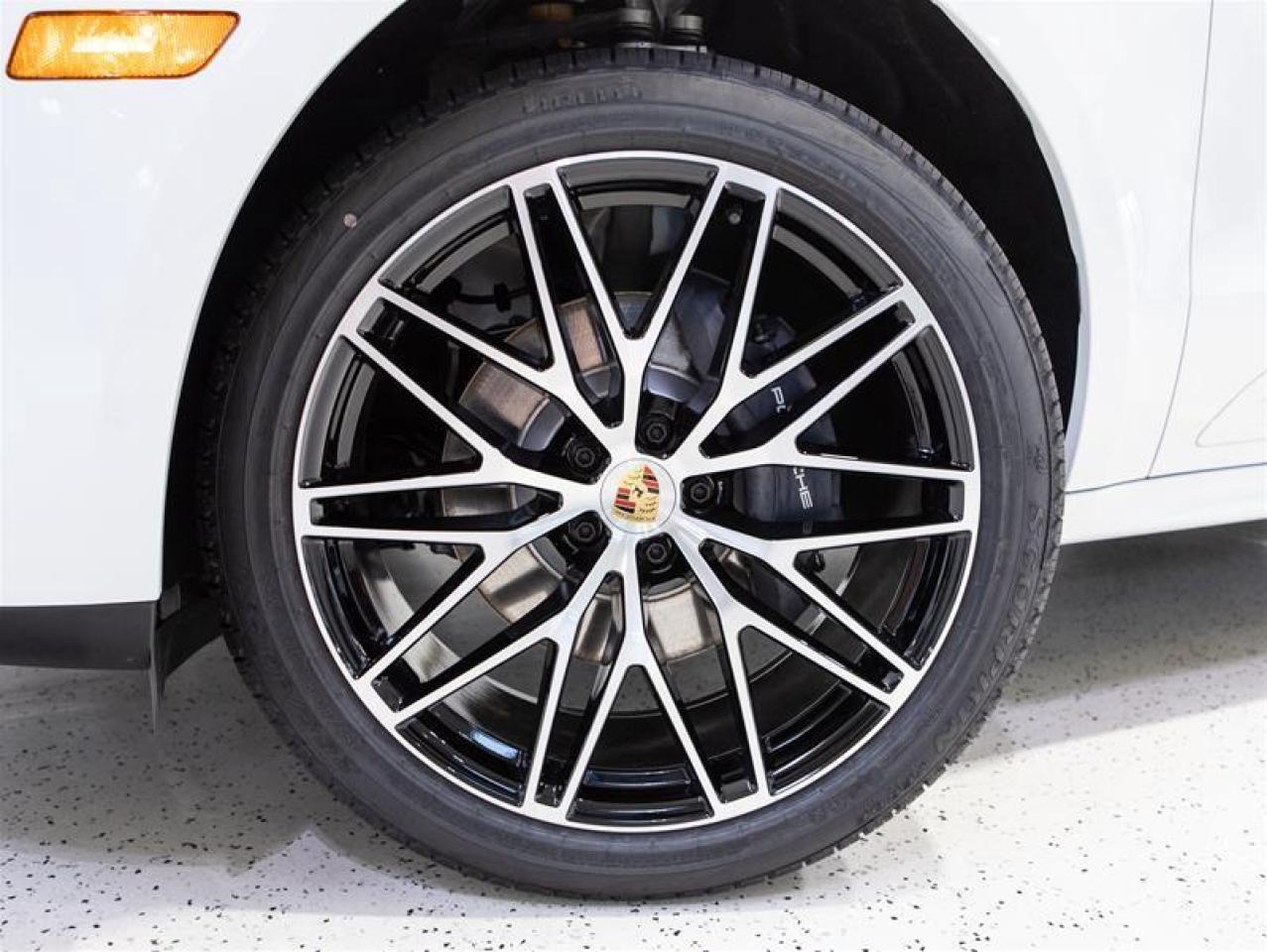 2025 Porsche Macan AWD Photo