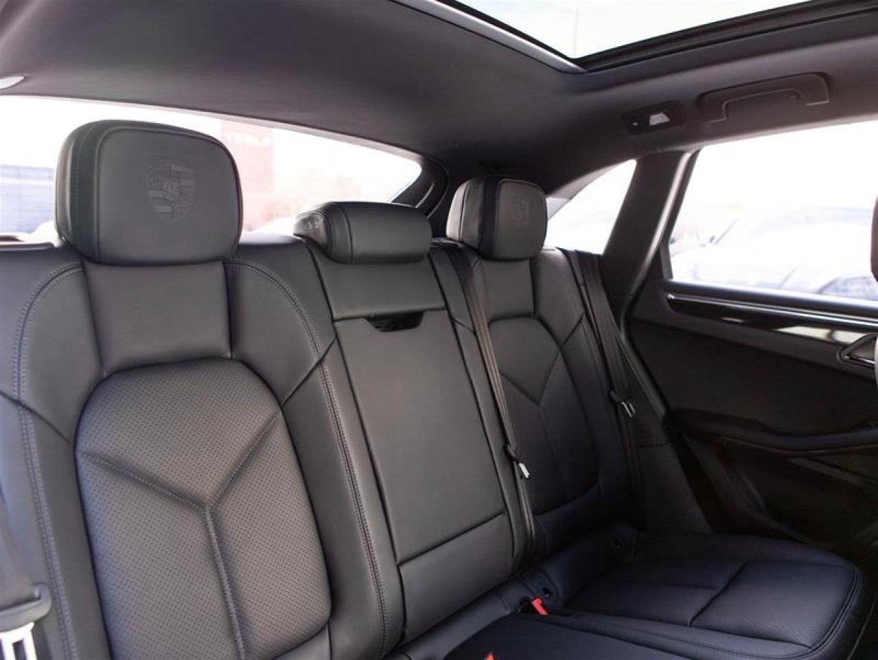 2025 Porsche Macan AWD Photo