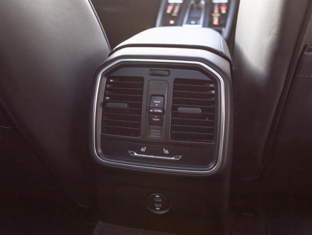 2025 Porsche Macan AWD Photo