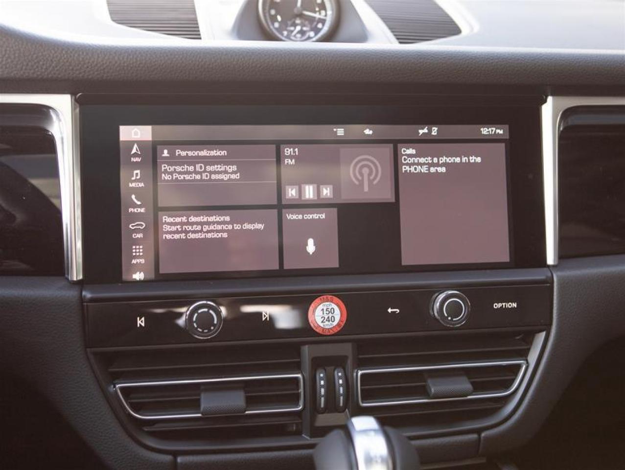 2025 Porsche Macan AWD Photo