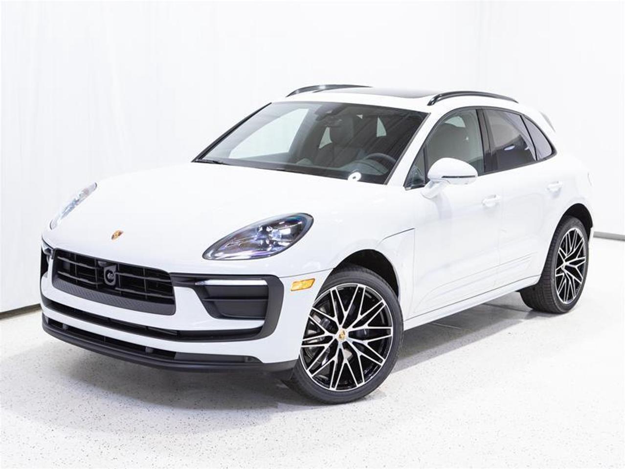 2025 Porsche Macan AWD Photo