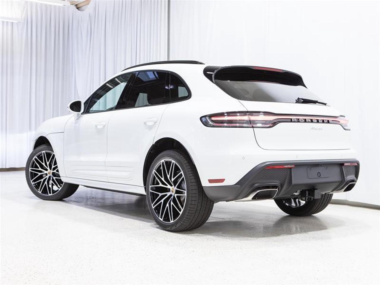 2025 Porsche Macan AWD Photo2