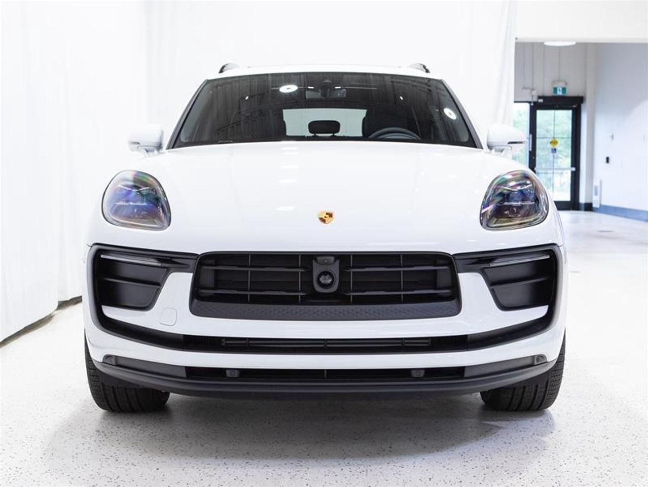 2025 Porsche Macan AWD Photo