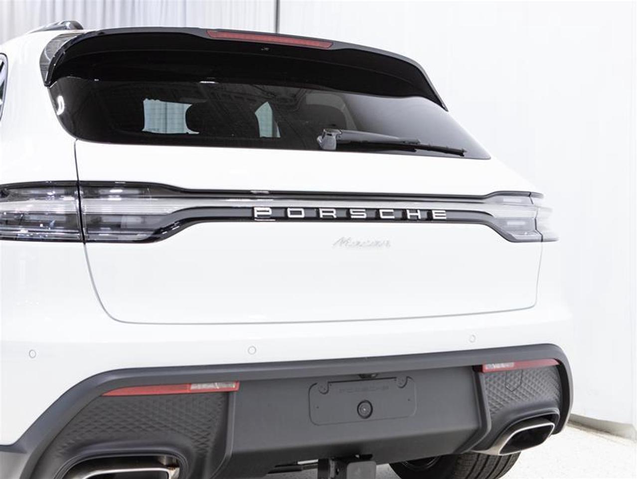 2025 Porsche Macan AWD Photo