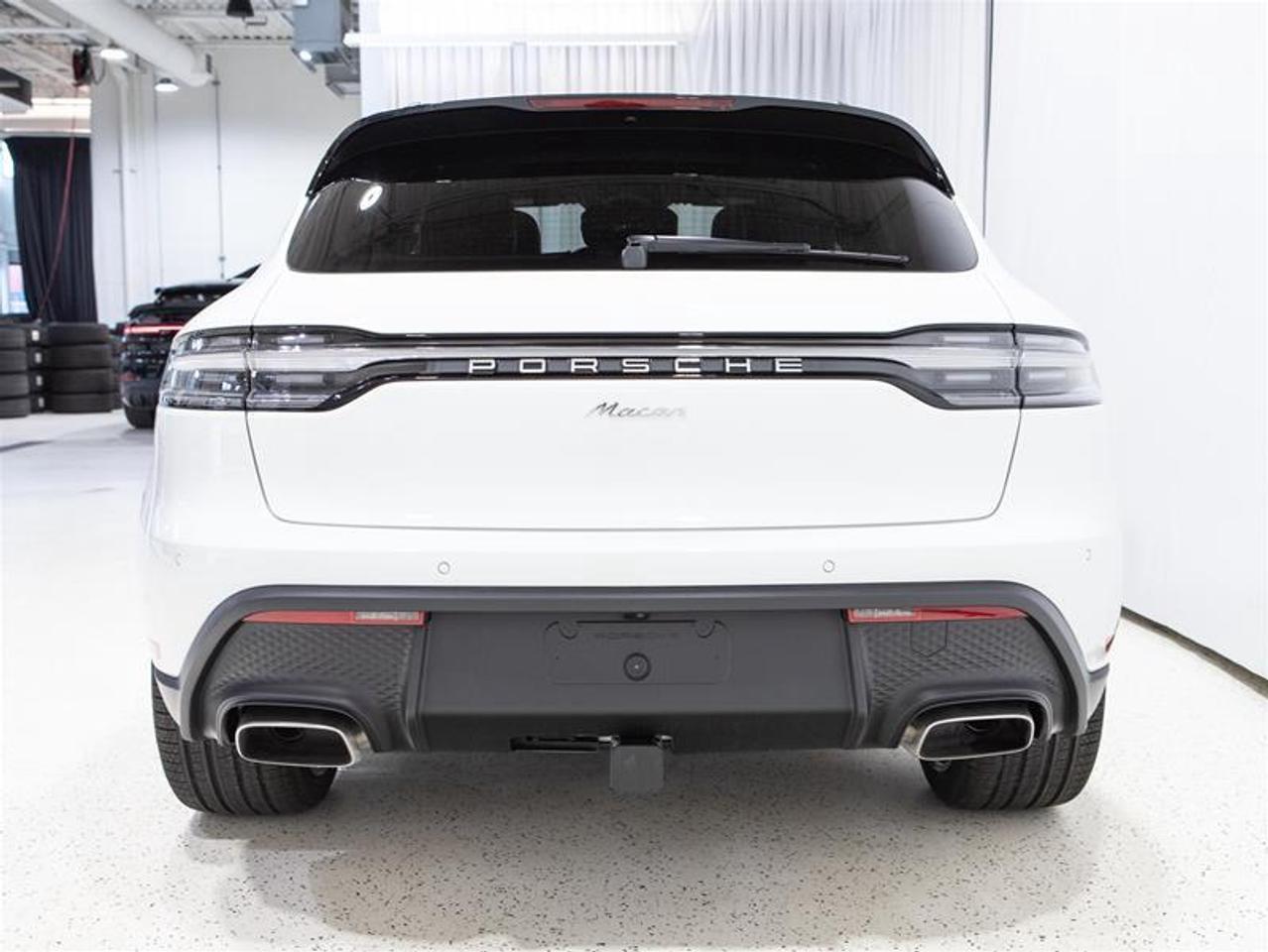 2025 Porsche Macan AWD Photo