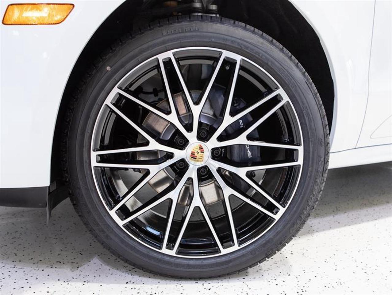 2025 Porsche Macan AWD Photo