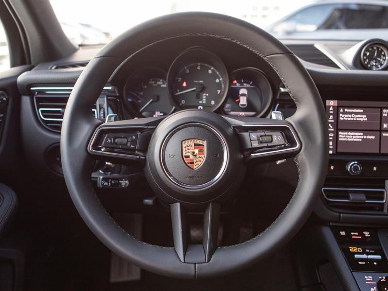 2025 Porsche Macan AWD Photo