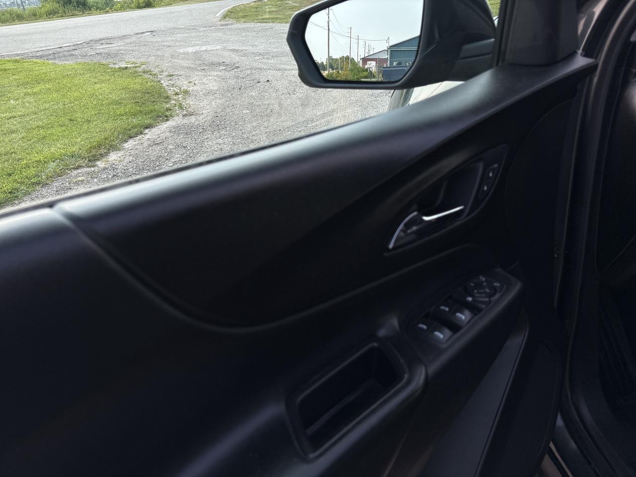 2020 Chevrolet Equinox LT, AWD, Apple Carplay. Photo