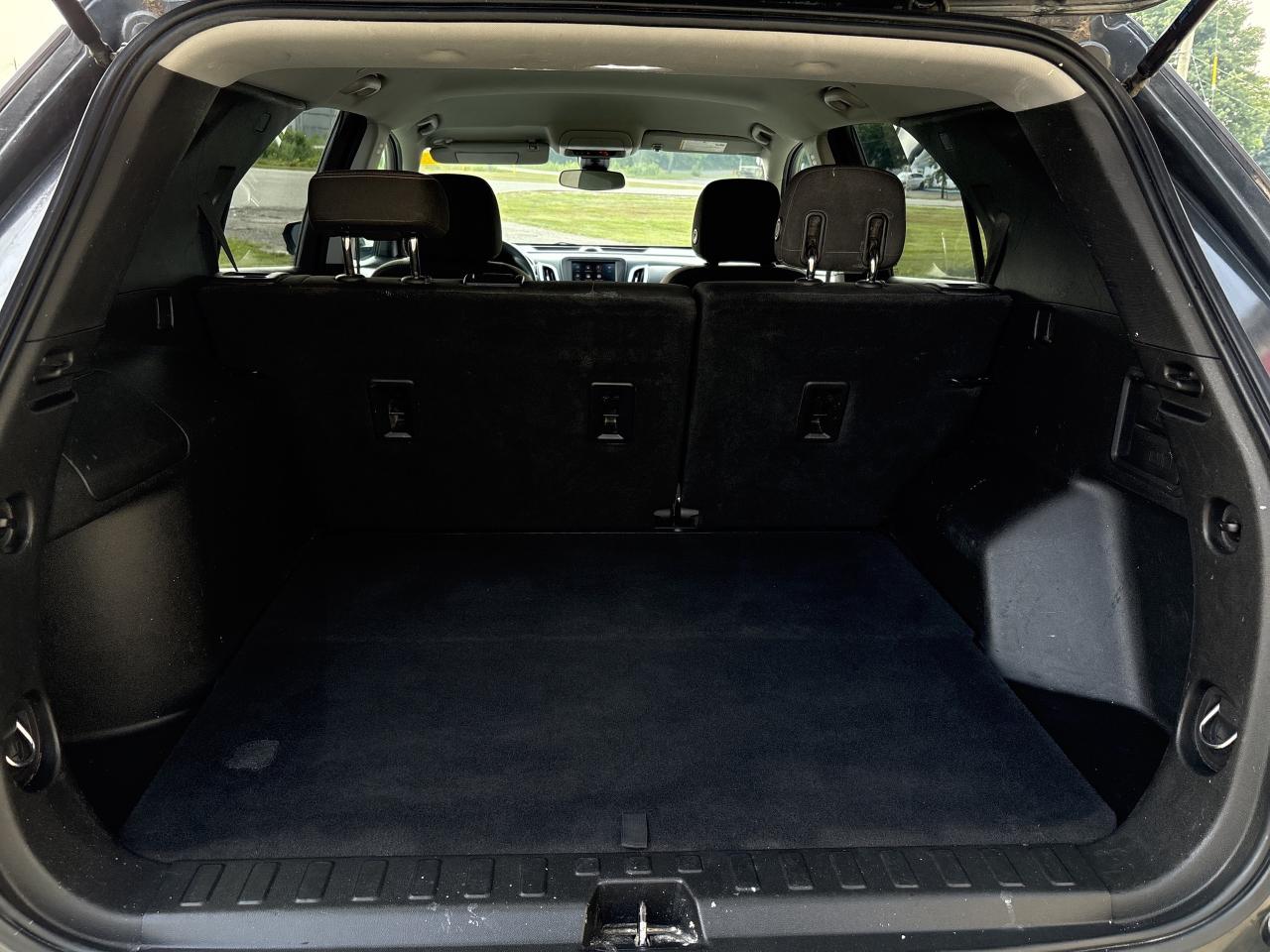 2020 Chevrolet Equinox LT, AWD, Apple Carplay. Photo