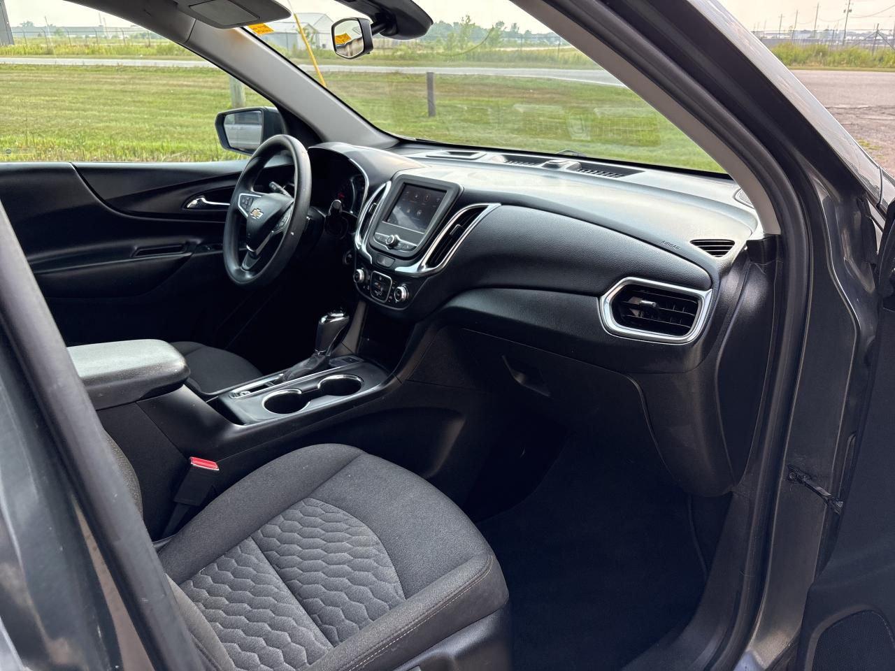 2020 Chevrolet Equinox LT, AWD, Apple Carplay. Photo