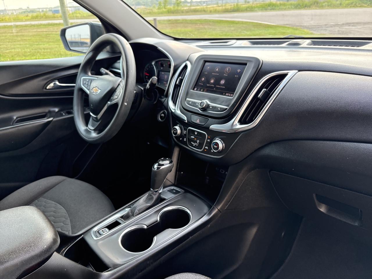 2020 Chevrolet Equinox LT, AWD, Apple Carplay. Photo