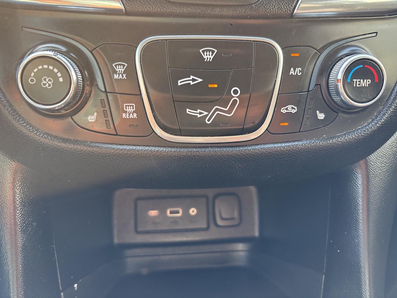 2020 Chevrolet Equinox LT, AWD, Apple Carplay. Photo