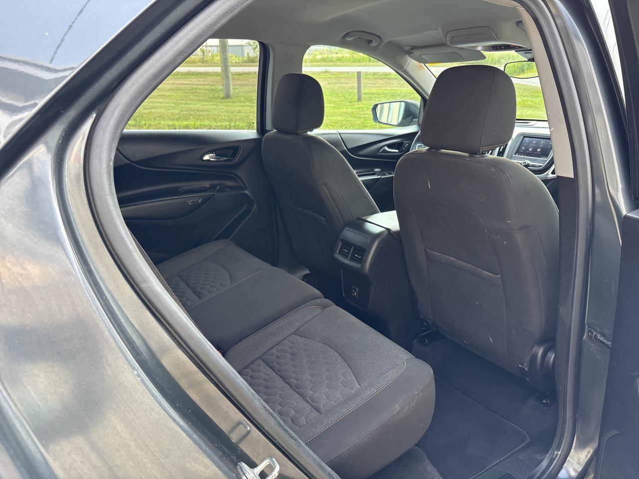 2020 Chevrolet Equinox LT, AWD, Apple Carplay. Photo