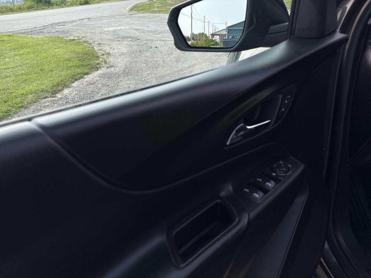 2020 Chevrolet Equinox LT, AWD, Apple Carplay. Photo