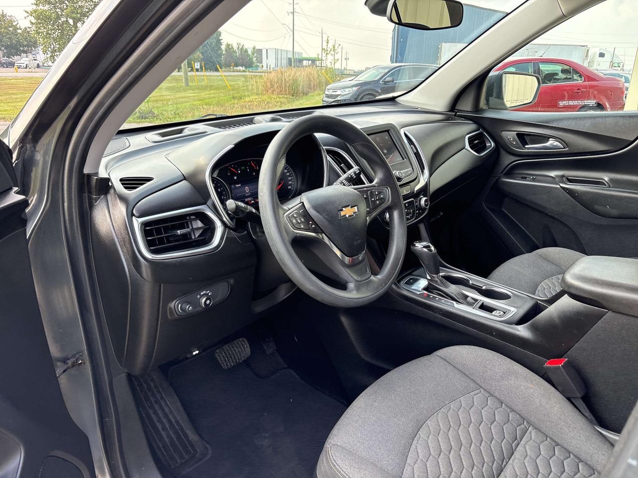 2020 Chevrolet Equinox LT, AWD, Apple Carplay. Photo