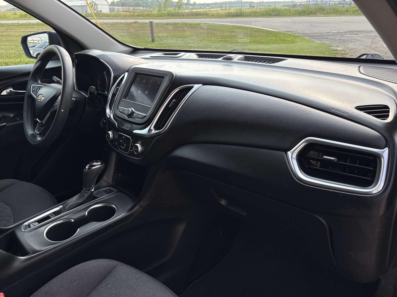 2020 Chevrolet Equinox LT, AWD, Apple Carplay. Photo
