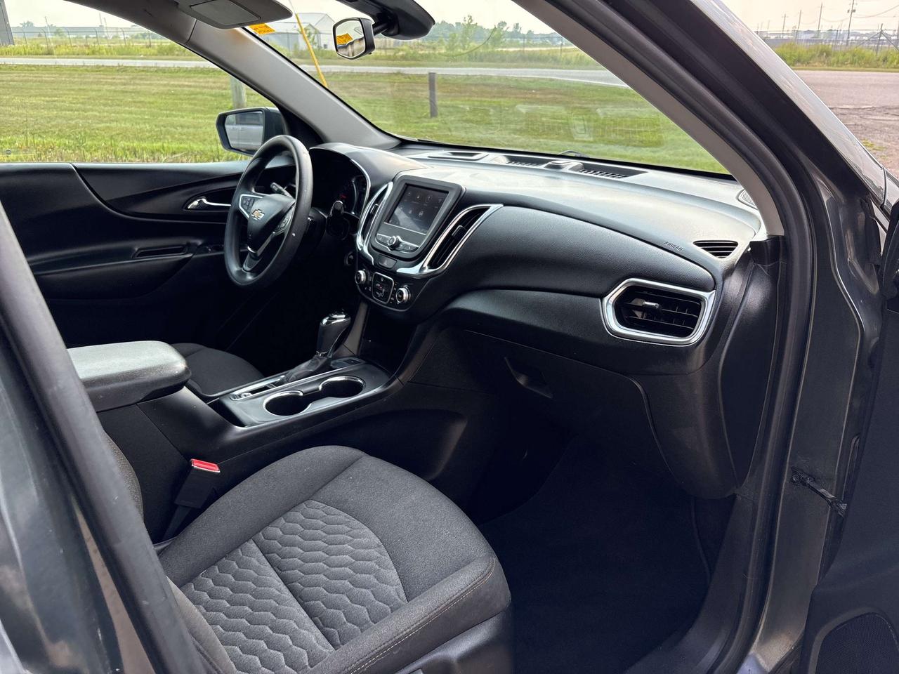 2020 Chevrolet Equinox LT, AWD, Apple Carplay. Photo