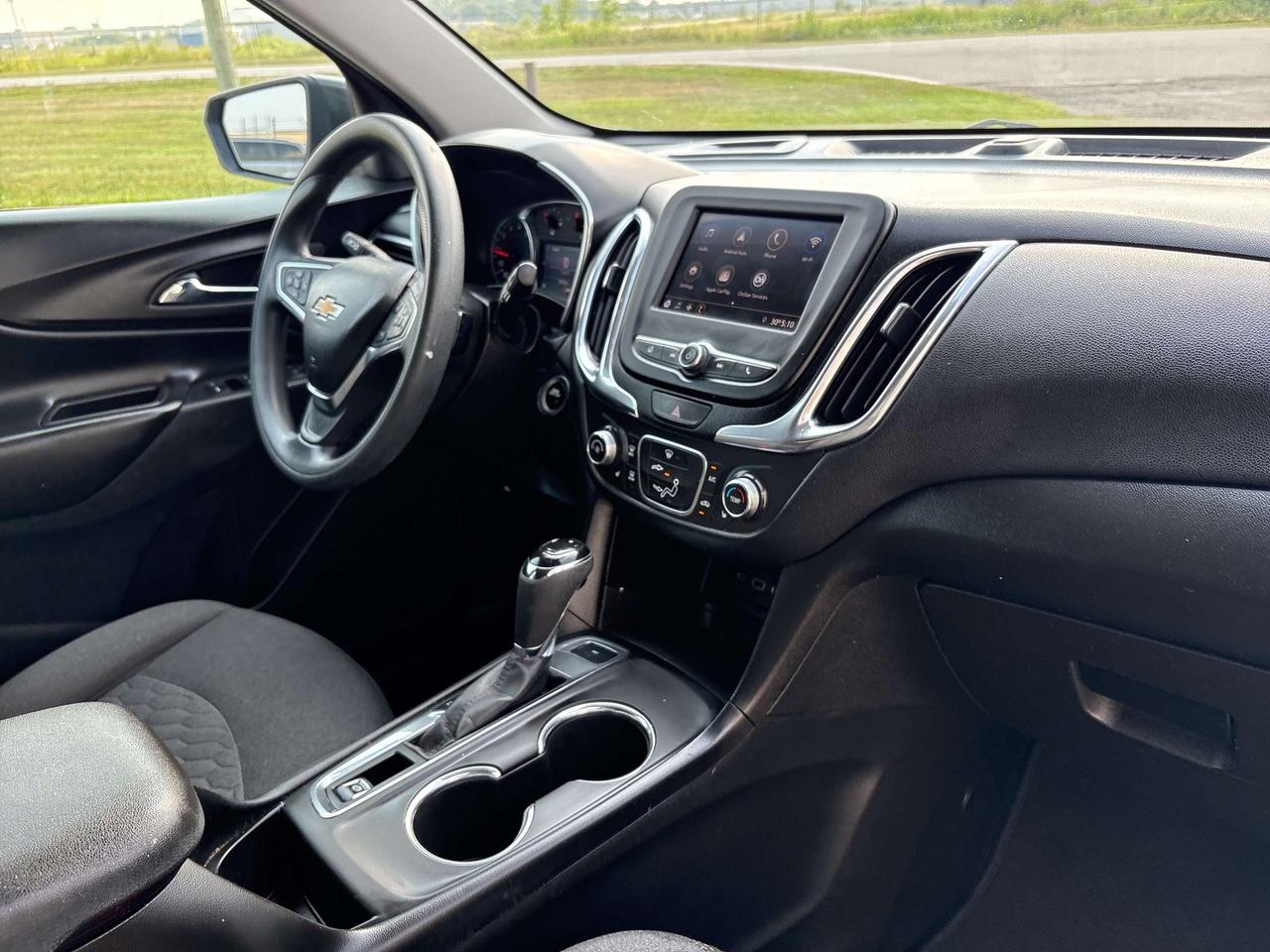 2020 Chevrolet Equinox LT, AWD, Apple Carplay. Photo
