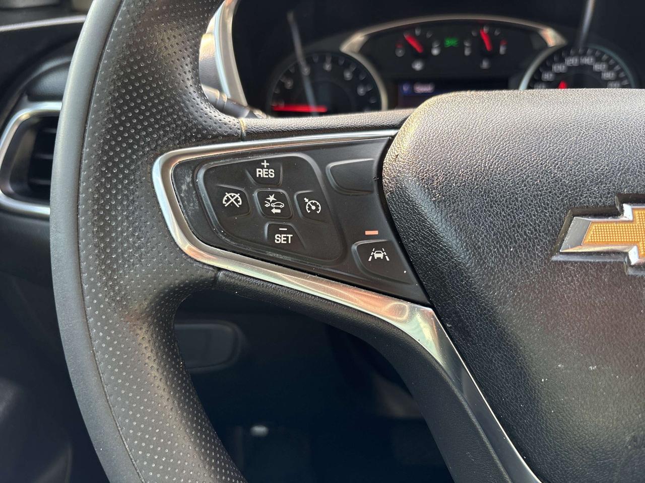 2020 Chevrolet Equinox LT, AWD, Apple Carplay. Photo